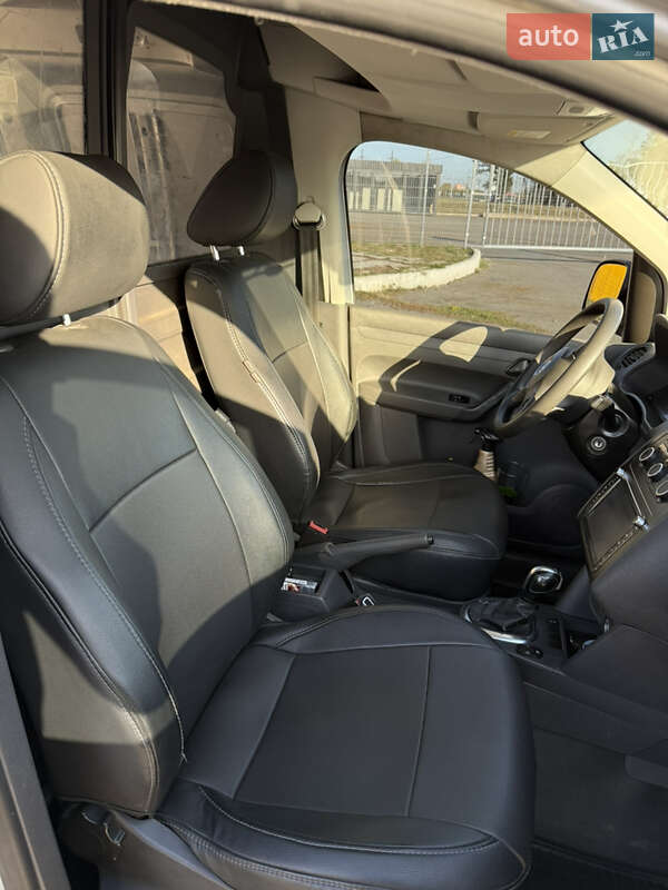 Грузовой фургон Volkswagen Caddy 2011 в Полтаве