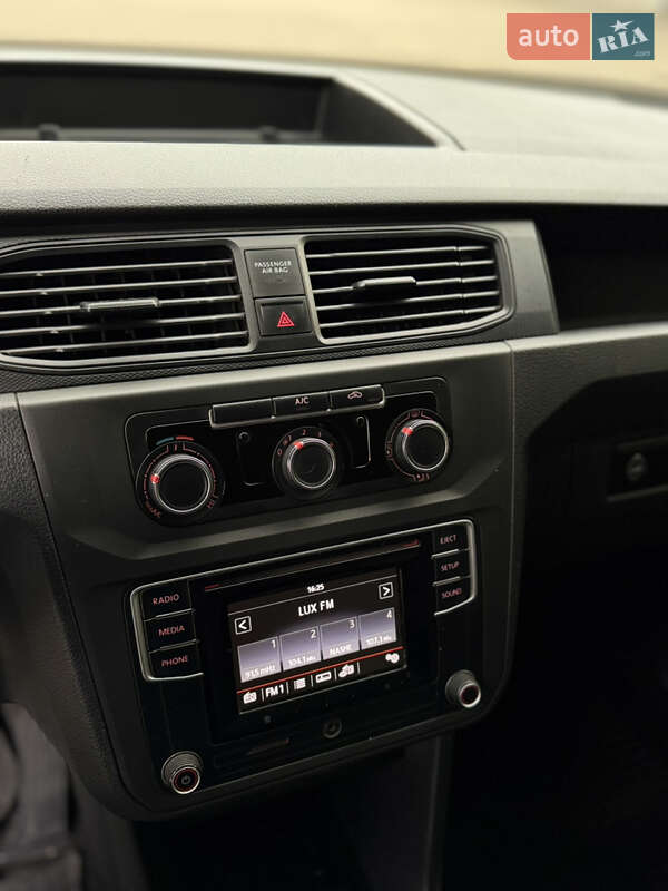 Грузопассажирский фургон Volkswagen Caddy 2016 в Николаеве