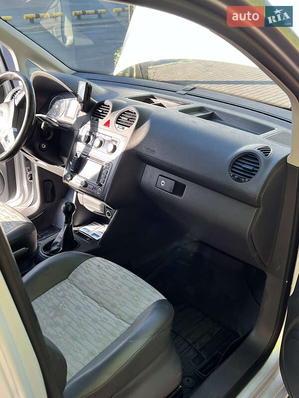 Грузопассажирский фургон Volkswagen Caddy 2010 в Киеве фото 12 Грузопассажирский фургон Volkswagen Caddy 2010 в Киеве