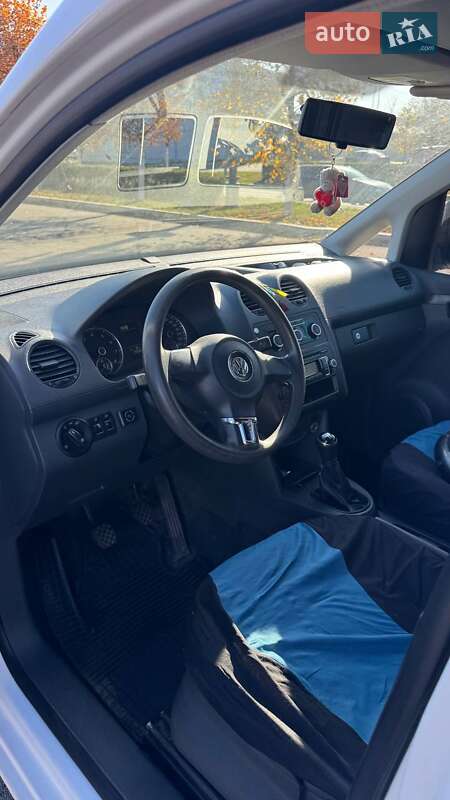 Грузовой фургон Volkswagen Caddy 2013 в Киеве
