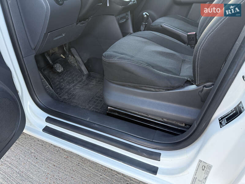 Грузовой фургон Volkswagen Caddy 2011 в Киеве фото 19 Грузовой фургон Volkswagen Caddy 2011 в Киеве