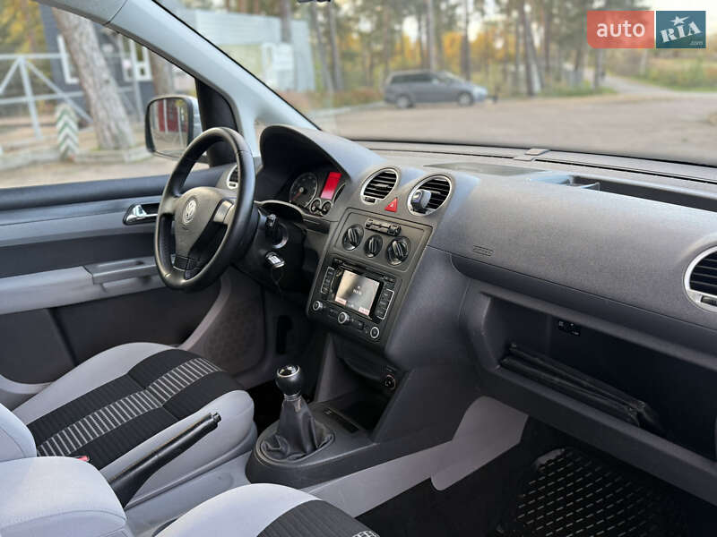 Минивэн Volkswagen Caddy 2010 в Виннице