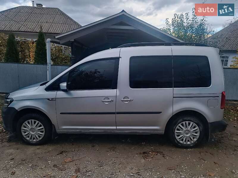 Минивэн Volkswagen Caddy 2015 в Кельменцах