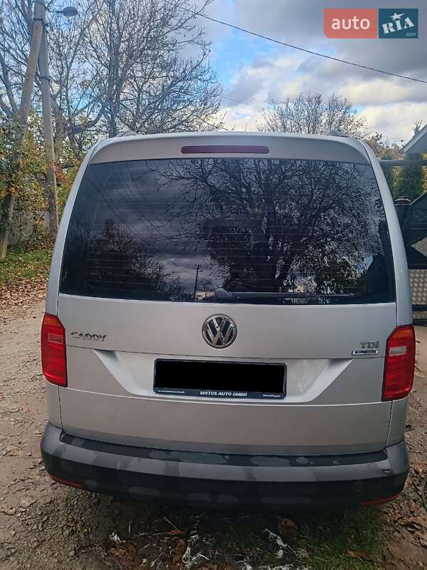 Минивэн Volkswagen Caddy 2015 в Кельменцах