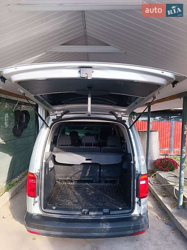 Минивэн Volkswagen Caddy 2015 в Кельменцах