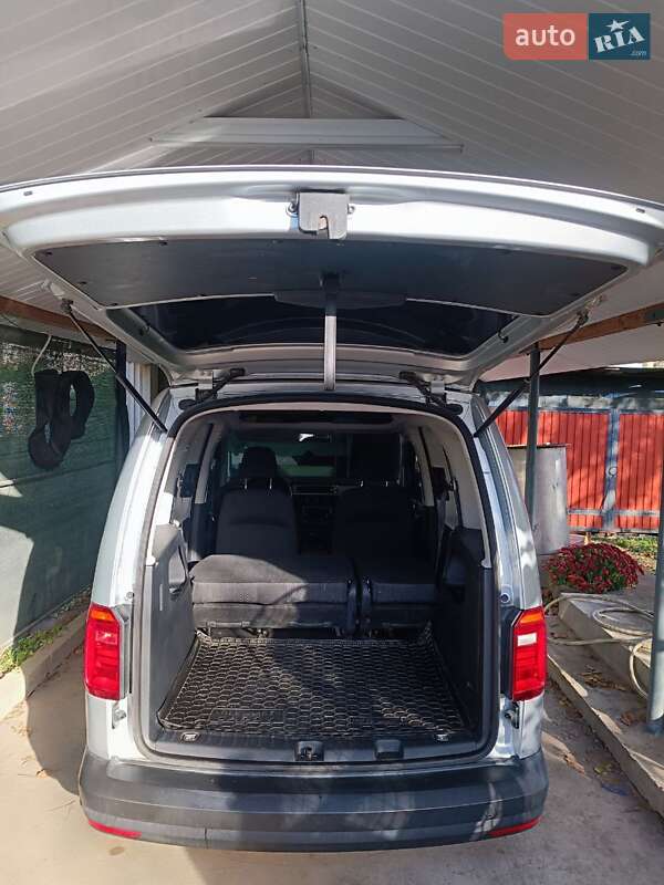 Минивэн Volkswagen Caddy 2015 в Кельменцах