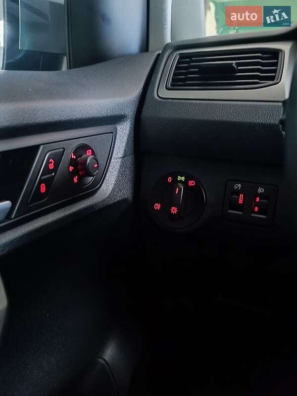 Минивэн Volkswagen Caddy 2015 в Кельменцах