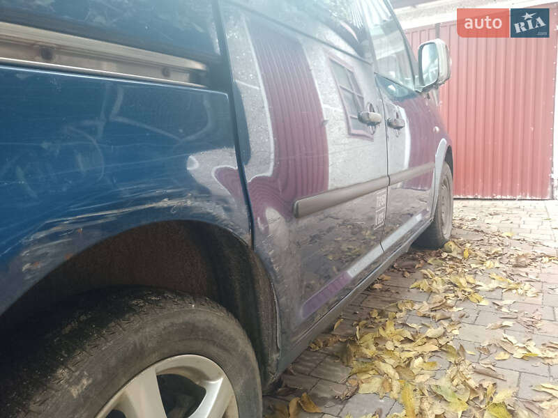 Минивэн Volkswagen Caddy 2004 в Шумске