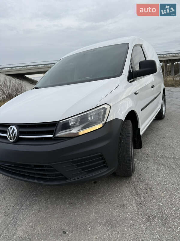 Вантажний фургон Volkswagen Caddy 2015 в Тернополі
