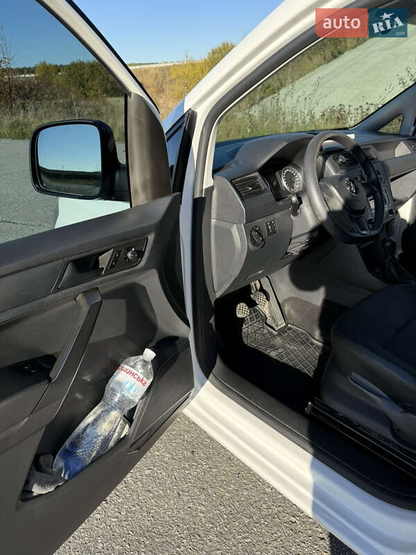 Вантажний фургон Volkswagen Caddy 2015 в Тернополі