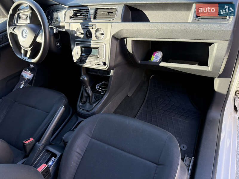 Вантажний фургон Volkswagen Caddy 2015 в Тернополі
