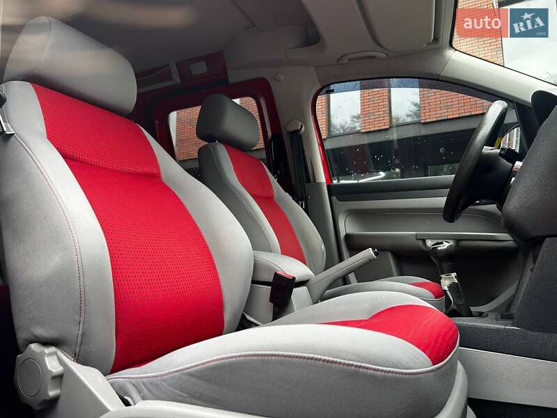 Мінівен Volkswagen Caddy 2009 в Чернівцях