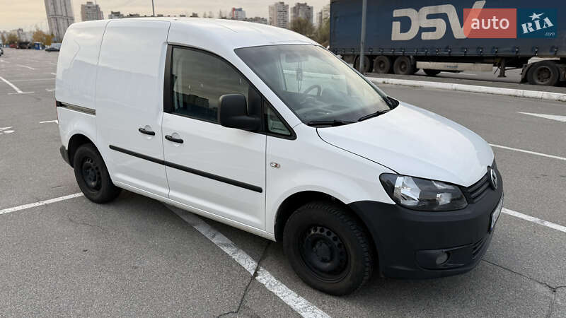 Грузовой фургон Volkswagen Caddy 2015 в Киеве