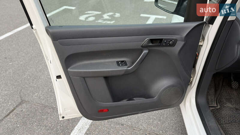 Грузовой фургон Volkswagen Caddy 2015 в Киеве