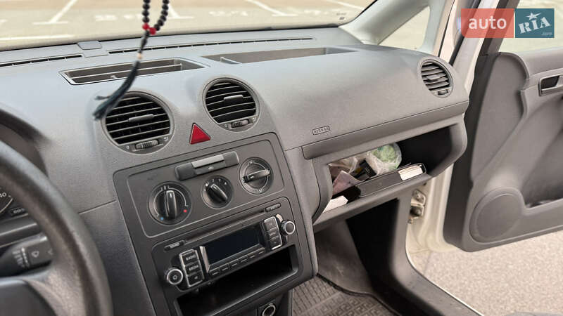 Грузовой фургон Volkswagen Caddy 2015 в Киеве