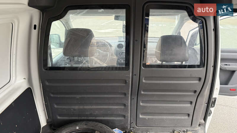 Грузовой фургон Volkswagen Caddy 2015 в Киеве