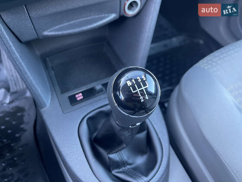 Минивэн Volkswagen Caddy 2008 в Киеве