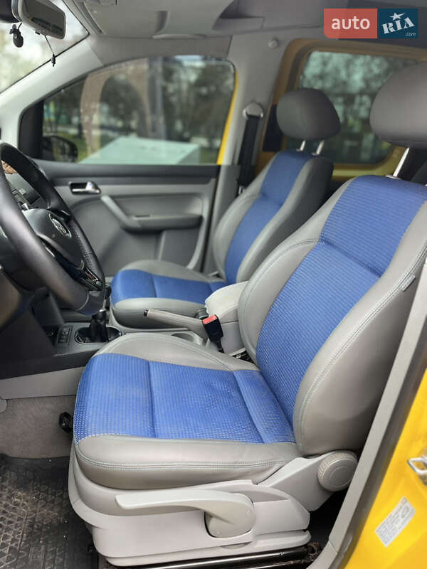 Минивэн Volkswagen Caddy 2004 в Николаеве