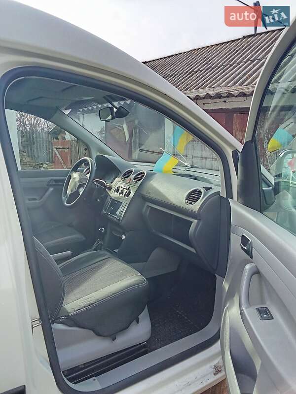 Минивэн Volkswagen Caddy 2010 в Врадиевке