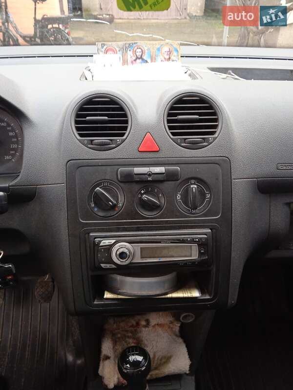 Минивэн Volkswagen Caddy 2009 в Помошной