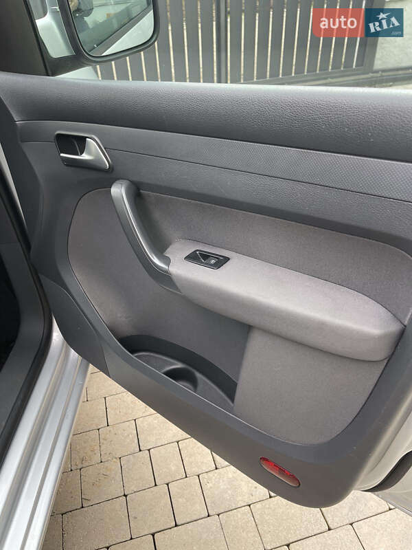 Мінівен Volkswagen Caddy 2014 в Чернівцях