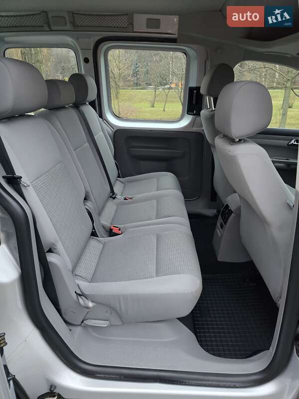 Мінівен Volkswagen Caddy 2009 в Києві