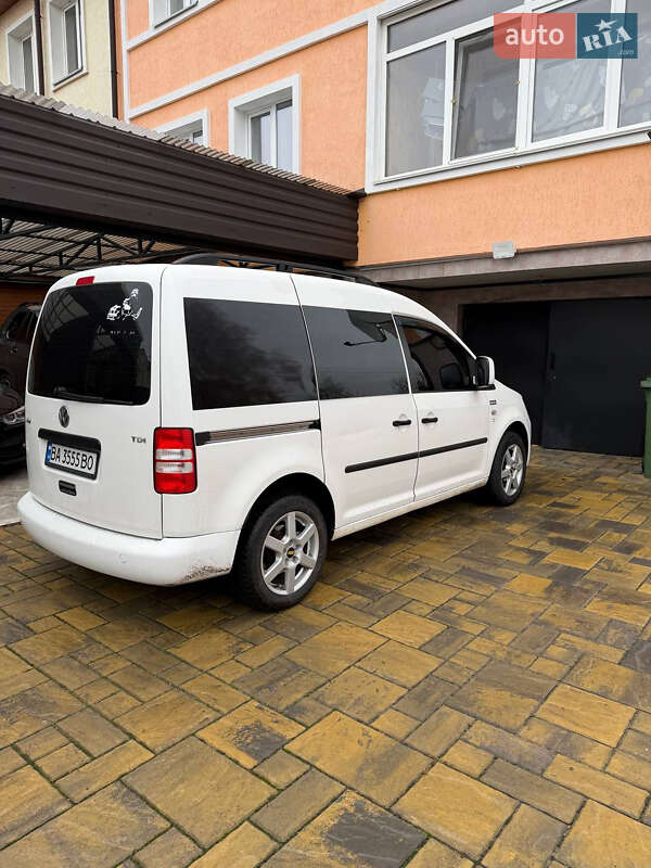 Вантажний фургон Volkswagen Caddy 2013 в Києві