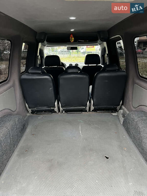 Вантажопасажирський фургон Volkswagen Caddy 2008 в Києві