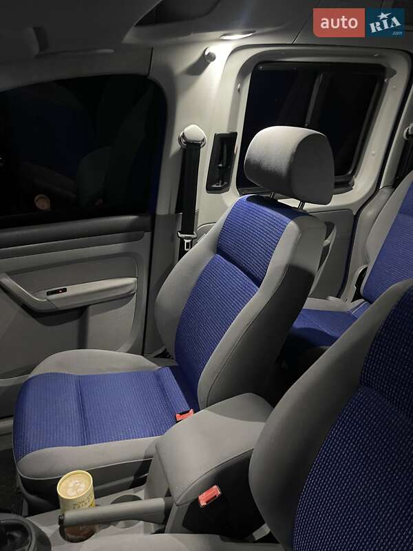 Минивэн Volkswagen Caddy 2006 в Мостиске