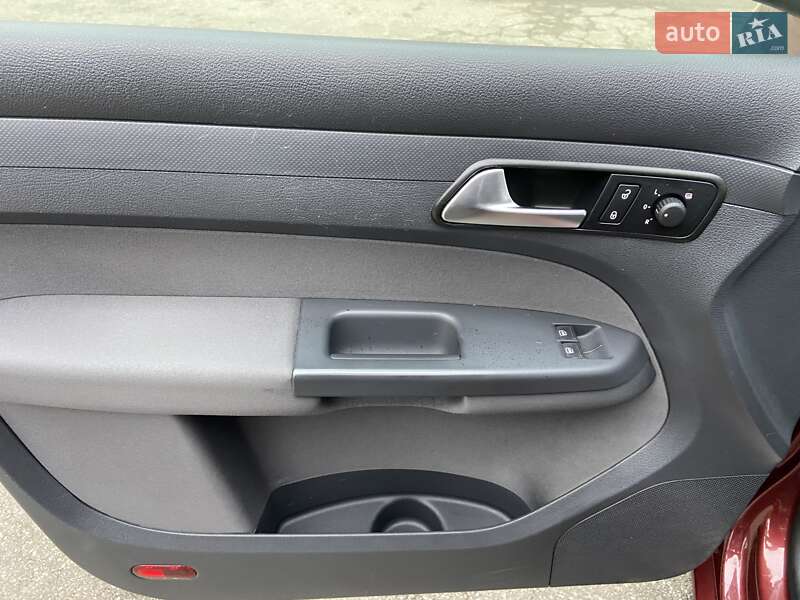 Мінівен Volkswagen Caddy 2014 в Києві