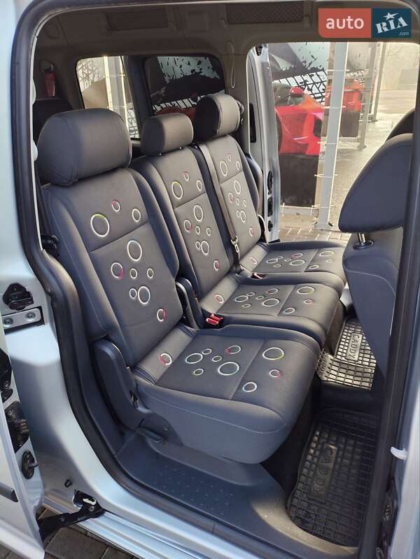 Минивэн Volkswagen Caddy 2012 в Черновцах