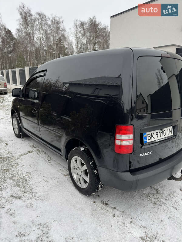 Вантажний фургон Volkswagen Caddy 2011 в Сарнах