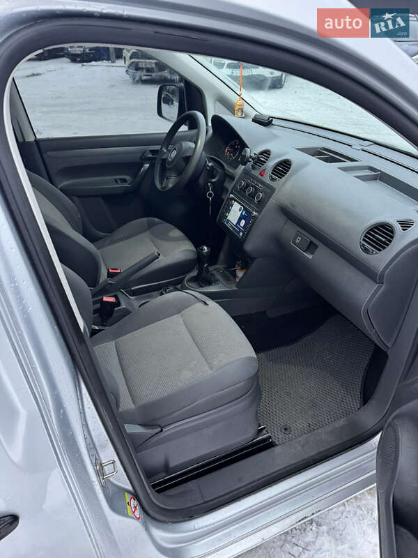 Мінівен Volkswagen Caddy 2010 в Києві