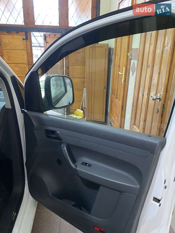 Мінівен Volkswagen Caddy 2011 в Чернівцях