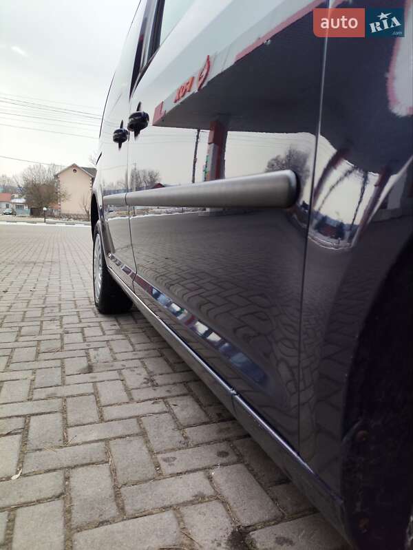 Мінівен Volkswagen Caddy 2012 в Чернівцях
