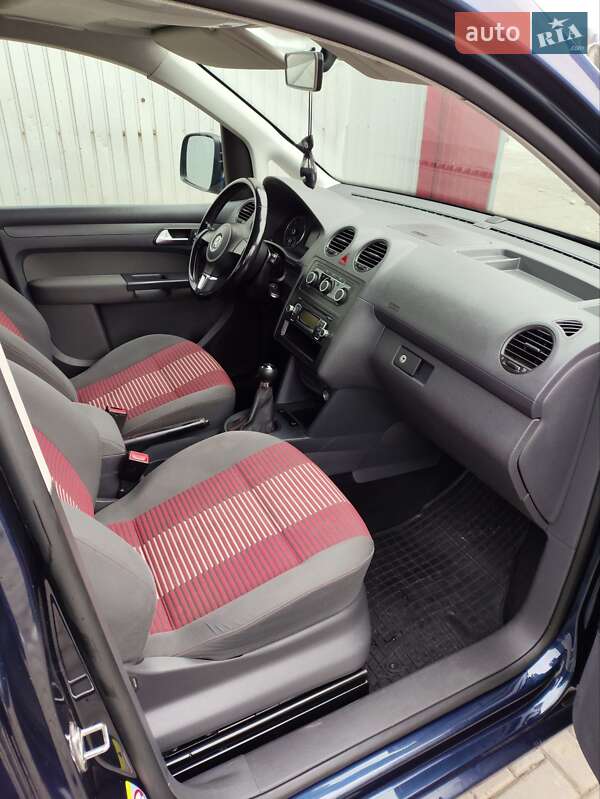 Мінівен Volkswagen Caddy 2012 в Чернівцях