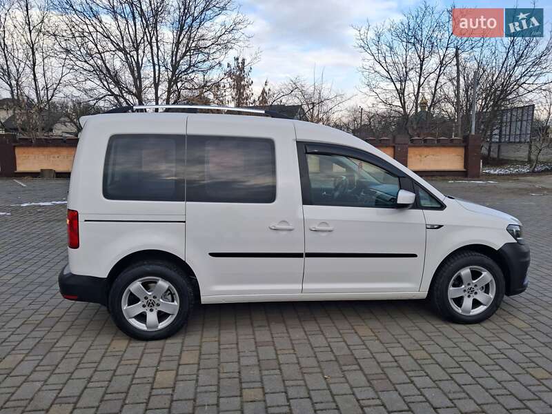 Мінівен Volkswagen Caddy 2016 в Чернівцях