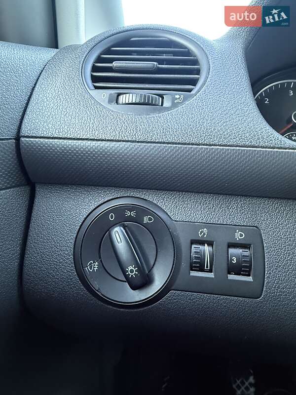 Грузовой фургон Volkswagen Caddy 2011 в Сумах