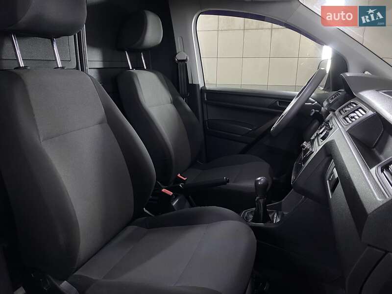 Грузовой фургон Volkswagen Caddy 2015 в Умани