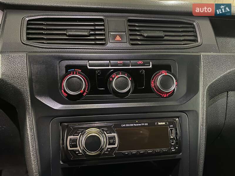 Грузовой фургон Volkswagen Caddy 2015 в Умани