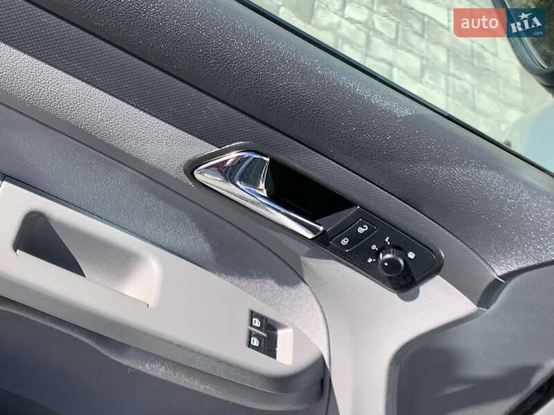 Минивэн Volkswagen Caddy 2009 в Кременце