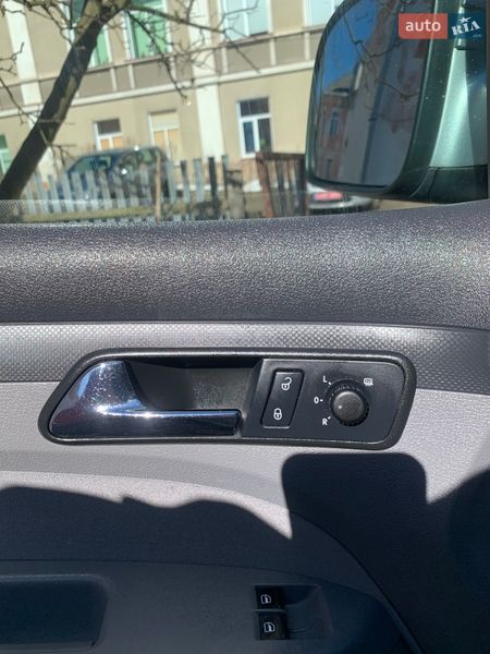 Минивэн Volkswagen Caddy 2009 в Кременце