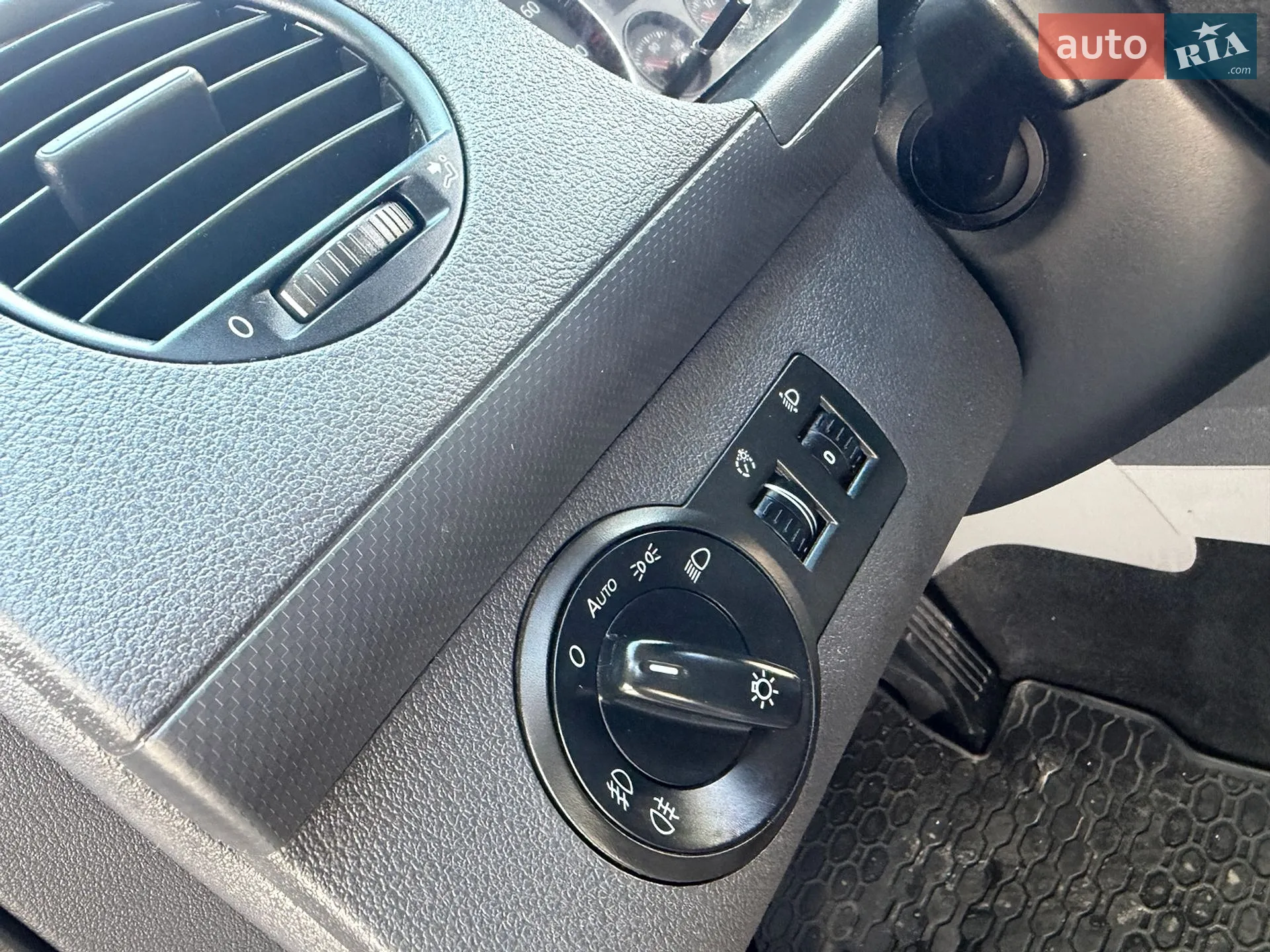 2010 Volkswagen Caddy - мініатюра 29