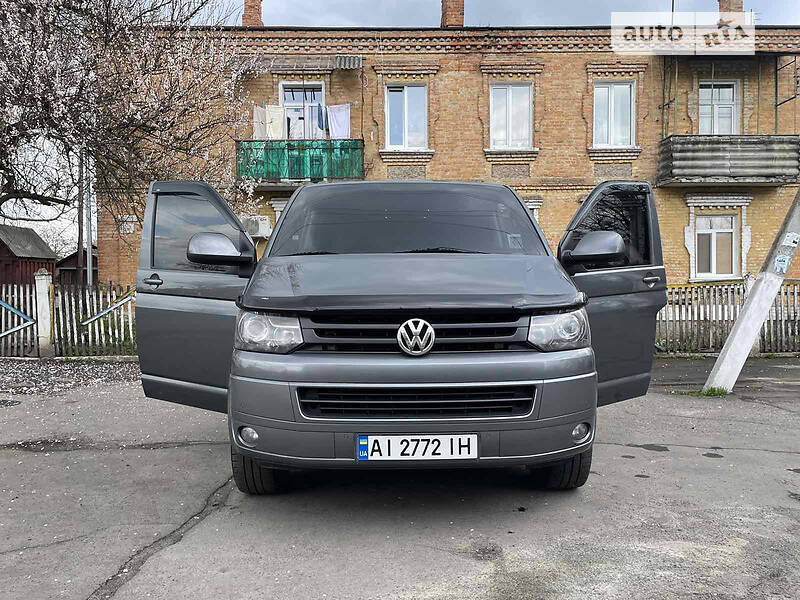 Volkswagen Caravelle 2012