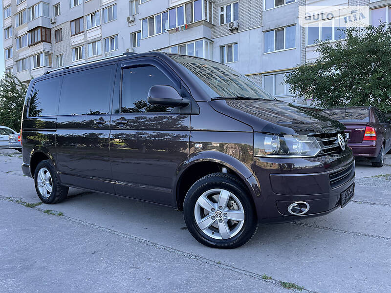 Минивэн Volkswagen Caravelle 2015 в Киеве