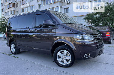 Минивэн Volkswagen Caravelle 2015 в Киеве