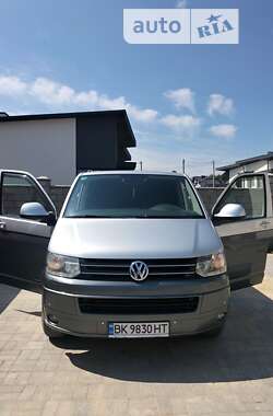 Минивэн Volkswagen Caravelle 2010 в Ровно