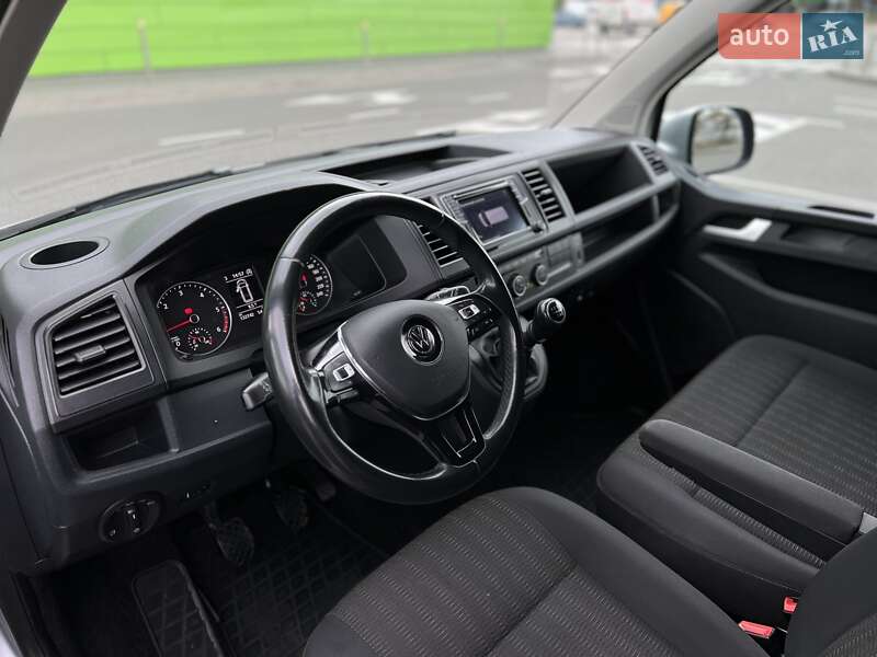 Минивэн Volkswagen Caravelle 2016 в Киеве