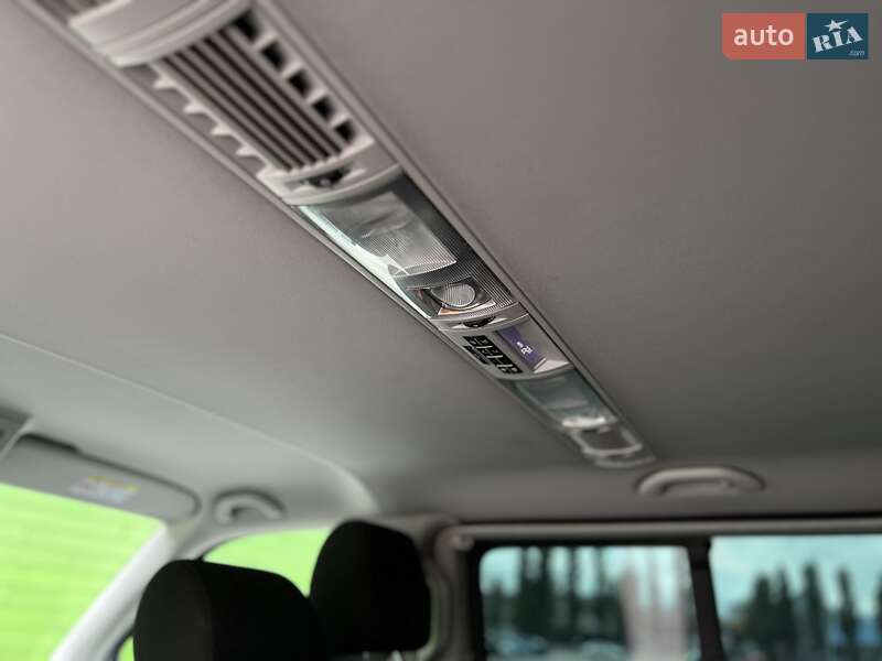 Минивэн Volkswagen Caravelle 2016 в Киеве