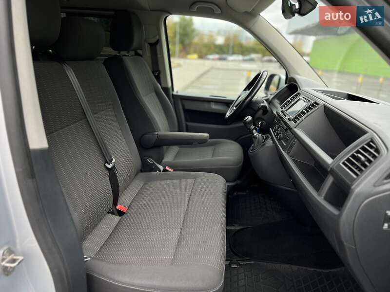 Минивэн Volkswagen Caravelle 2016 в Киеве